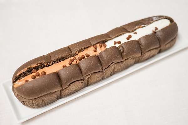 一度に2つの味が楽しめる！セブン「Wクリーム&チョコチップのパン」
