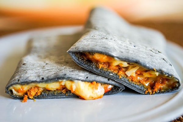 【ヒリヒリする】セブンの黒いブリトーはハバネロ入りで辛ウマイ！