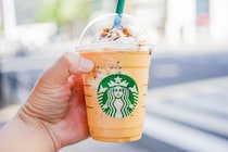 カリカリがよい！ スタバ新作パンプキンフラペチーノを飲んでみました