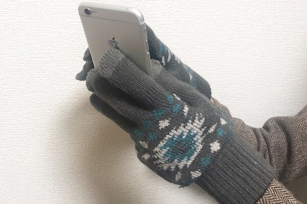 使いやすい?使いづらい?3COINSの「スマホ対応手袋」でスマホを操作してみた