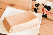 ぷるぷるのトリコ！カルディで人気の「紅茶のミルクプリン」がウマい！