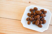 洋風？和風？ カルディの「珈琲あずきチョコ」を食べてみたら…