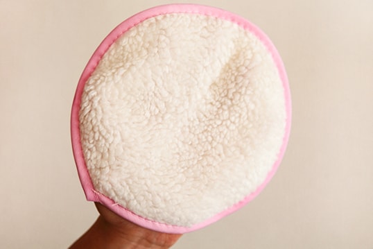 【大掃除】キャンドゥで買える「網戸掃除らくらくミトン」が超便利！