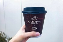 ローソン×GODIVAの「ホットチョコレート」は40回混ぜて飲むべし！
