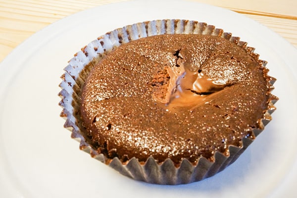 ファミマの「フォンダンショコラ」は2パターンの食べ方が楽しめる♪