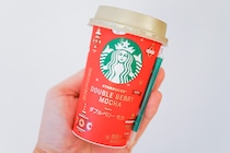 コンビニで期間限定！ スタバの「ダブルベリー モカ」がウマイ