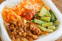 野菜たっぷりでウマ！ セブンの混ぜて食べるビビンバは満足度高め