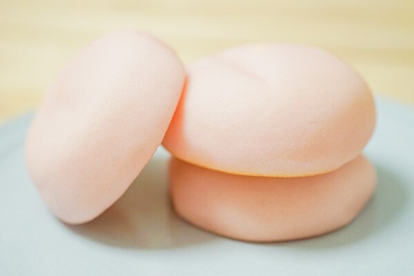 かわウマ！ ファミマの「とろもっち」シリーズ新作は白桃です