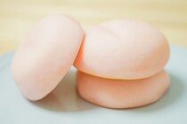 かわウマ！ ファミマの「とろもっち」シリーズ新作は白桃です