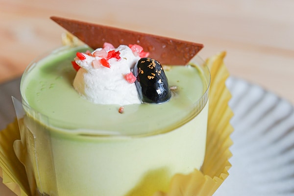 小さいクリスマスケーキで味見！ ローソンの「宇治抹茶ショコラケーキ」