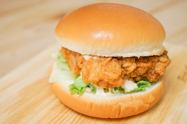 ふわふわ~!ファミマの「チキン南蛮バーガー」は満足度高めでした
