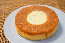 ウマイと話題だったファミマのブリュレバウムが復活してる！