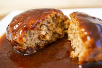 レンチン2分30秒でふわウマ！セブンのデミグラスハンバーグ