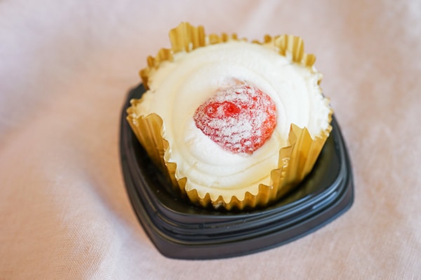 【新商品】ローソン「スノーボンブ」はミニサイズのクリスマスケーキ!?