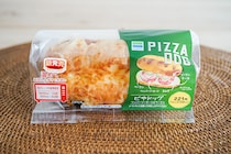 チーズがとろ～り！ファミマ「ピザドッグ」は食べ応え十分！