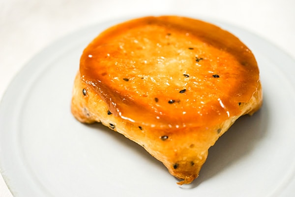 【安納芋】ファミマの新作「クイニーアマン」はしっとり美味なのです