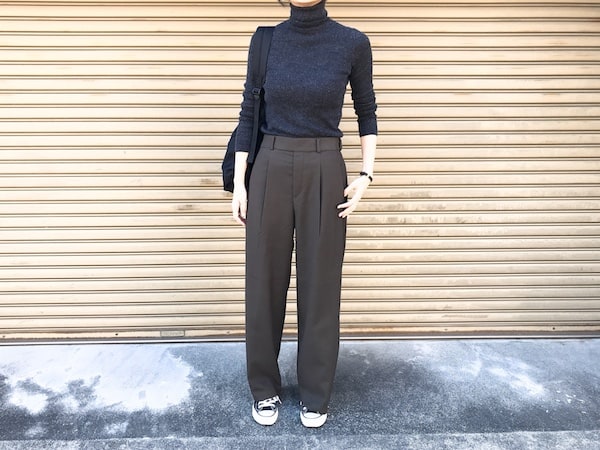 【ユニクロ】オン・オフ使える！「ハイウエストタックワイドパンツ」が超優秀