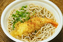 年越しそばにもいいかも！ローソンの「海老天そば」が安定のおいしさ