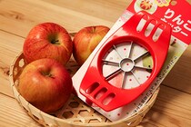 のせて押すだけ！キャンドゥの「りんごカッター」を使ってみたら…