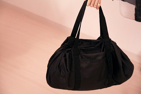 無印「絞るだけで包めるバッグ」が予想以上に便利でした