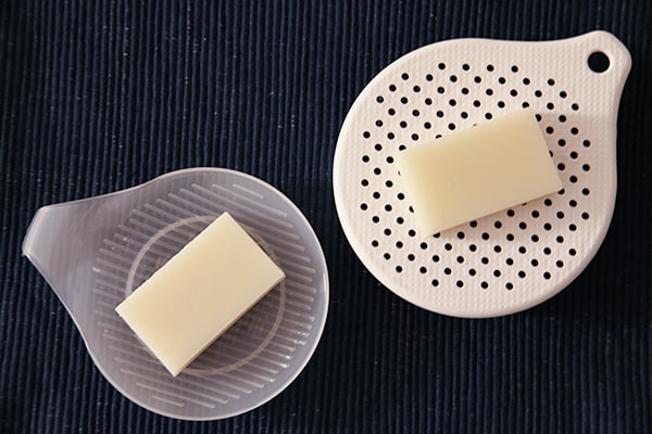 【キャンドゥ&ダイソー】レンチン“餅”調理グッズを比較してみたら…