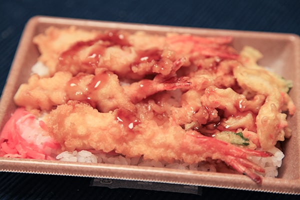 【ローソンvs.セブン】新商品「海老天重」を食べ比べてみた!