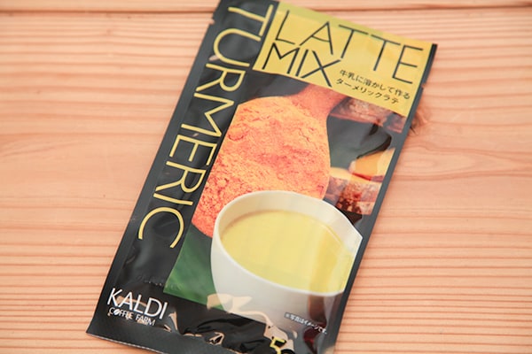 「食べる」じゃなくて「飲む」？カルディの「ターメリックラテ」がおいしい！