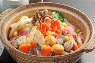 お店のような味が自宅で再現できちゃう!?　アレンジ鍋レシピ３選