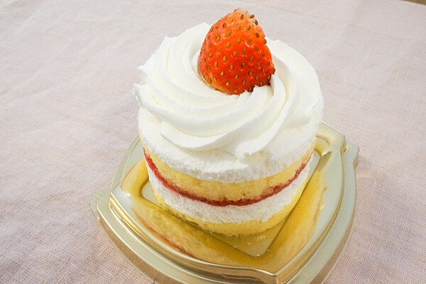 ファミリーマートの「苺のショートケーキ」がシンプルなのにとても美味！