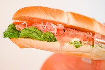 めちゃくちゃウマイと話題！セブンの「生ハムクリームチーズ」