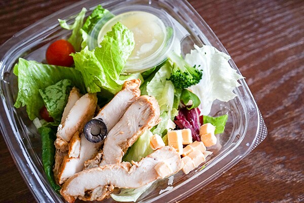 今週のセブン新商品は肉系サラダが充実しています