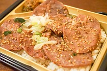 ローソンの「牛タン重」と「すき焼きおにぎり」は高いけどウマイ！