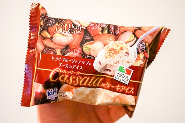 【ローソン】ドライフルーツ、ナッツ入りのチーズ風味アイスがウマイ