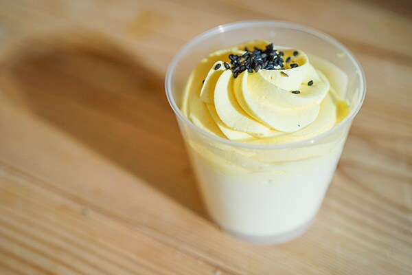 セブンの「おさつホイップのミルクプリン」はしっかりお芋でした