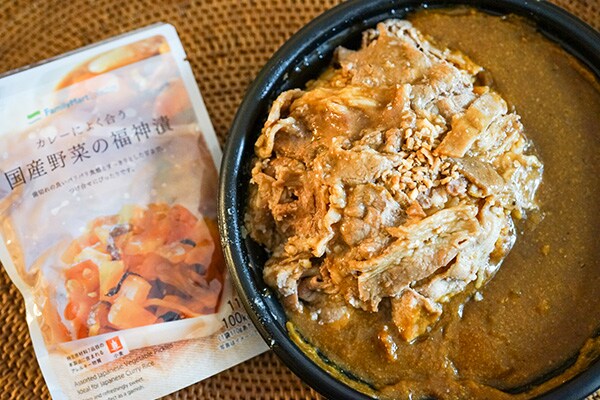 ファミマの「牛カルビ焼肉カレー」は一皿で大満足！