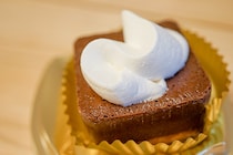 しっとり濃厚！ファミマ×ケンズカフェ東京「テリーヌ・ガトーショコラ」