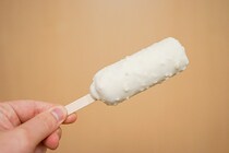 【ホワイトチョコ】ビッグな小枝アイスがファミマ限定で発売中