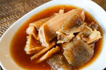 ごはんが進む！ローソンの「牛すじ煮込み」が甘辛で美味！