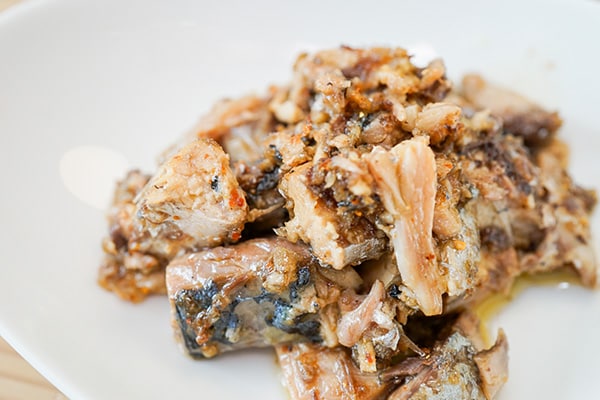 ファミマ「さばinオリーブオイル」をペペロンチーノ風にアレンジ！