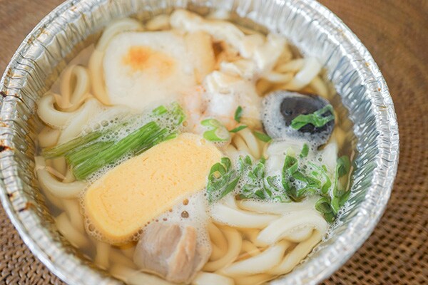 冬だからこそ食べたい！セブンの「鍋焼きうどん」は上品な味付けで美味！