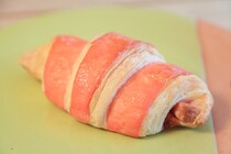 ファミマ「いちごのクロワッサン」は軽く焼いてから食べるべし！