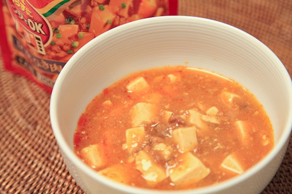 【丸美屋&永谷園】レンチンするだけの「麻婆」を食べてみた