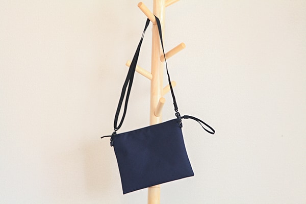 シンプルで使いやすい!無印の「撥水サコッシュ」が大活躍の予感