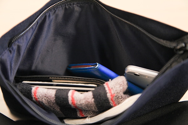 シンプルで使いやすい!無印の「撥水サコッシュ」が大活躍の予感