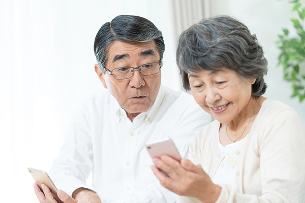 昔の友人から新しいコミュニティまで…SNSはシニア世代にこそ使ってほしい!