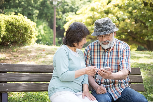 昔の友人から新しいコミュニティまで…SNSはシニア世代にこそ使ってほしい!