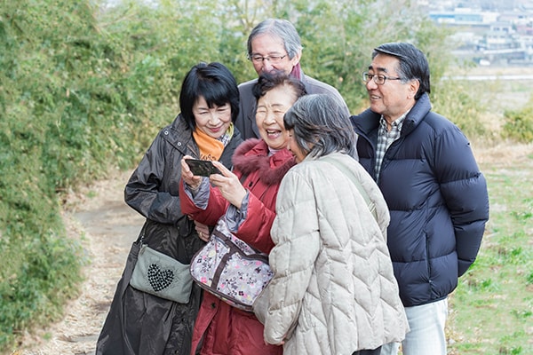 昔の友人から新しいコミュニティまで…SNSはシニア世代にこそ使ってほしい!