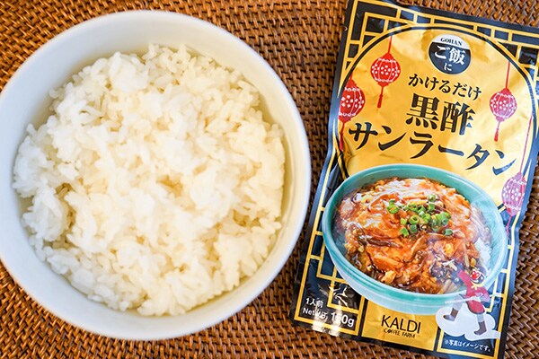 「おいしい」と話題!カルディのご飯にかけるサンラータンを食べてみた