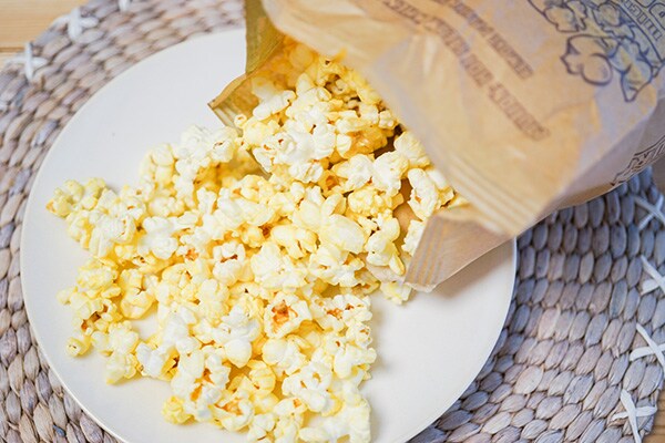 1個68円で良コスパ!業務スーパーで買えるポップコーンの素