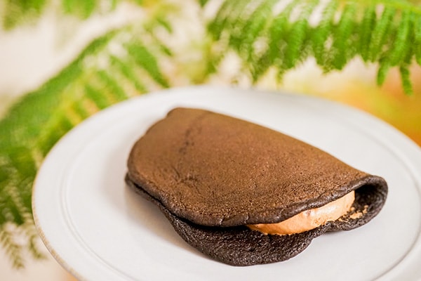 チョコ好き必見！セブンの「うす～い和もっち巻き」が美味でした